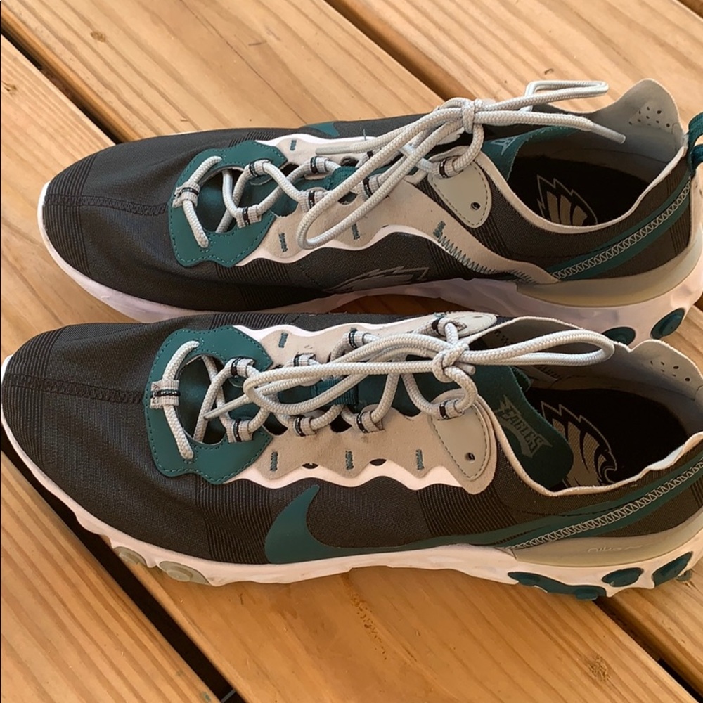 Men Nike Eagles sneakers